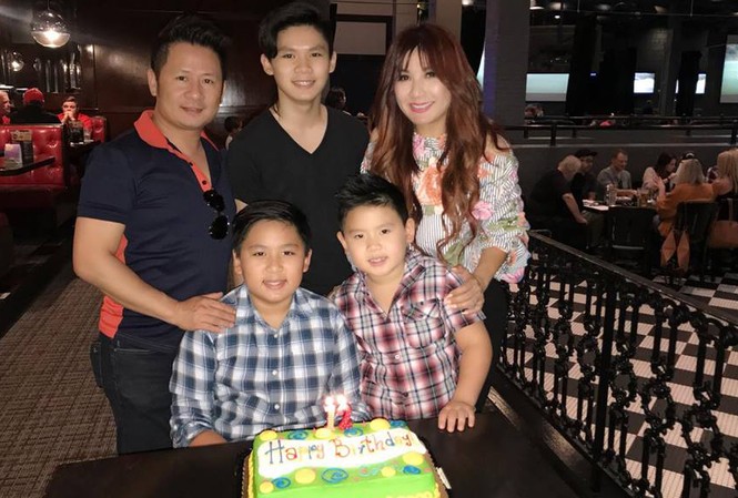 Bằng Kiều và vợ cũ hội ngộ trong tiệc sinh nhật con trai tại Mỹ Bằng Kiều và vợ cũ hội ngộ trong tiệc sinh nhật con trai Collin.