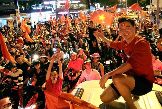 Đàm Vĩnh Hưng tiết lộ làm điều này nếu Olympic Việt Nam thắng Hàn Quốc Đàm Vĩnh Hưng có tinh thần yêu bóng đá rất lớn.