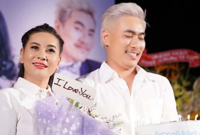 Cát Phượng ‘nóng mắt’ muốn tìm 'tận ổ’ kẻ tung tin đồn chia tay Cát Phượng ‘nóng mắt’ muốn tìm ‘đến tận ổ’ kẻ tung tin đồn chia tay.