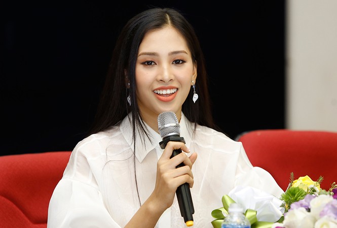 Hoa hậu Tiểu Vy: Tự tin tham gia cuộc thi Miss World 2018 Hoa hậu Tiểu Vy tại cuộc giao lưu với báo Tiền Phong sáng 25/9. Ảnh: Như Ý.