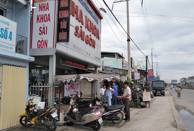 Kẻ bịt mặt thản nhiên trộm ô tô đỗ ven đường lúc rạng sáng Hiện trường vụ việc.