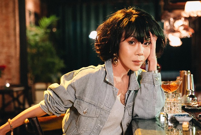 Trác Thuý Miêu bật mí thú vị và bất ngờ về chồng kém 8 tuổi Trác Thuý Miêu trong talkshow Bar Stories.