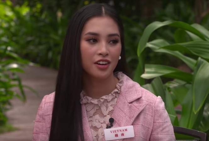 Hoa hậu Tiểu Vy gây xúc động khi kể về mẹ ở vòng Đối đầu Miss World Hoa hậu Tiểu Vy chia sẻ về mẹ trong phần thi Head to Head Challenge của Group 12.