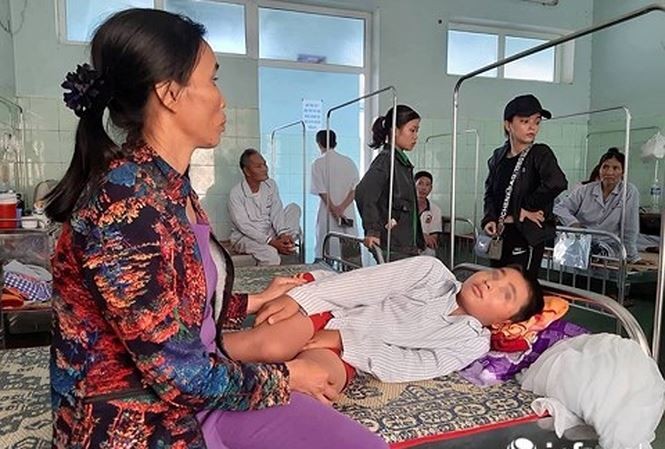 Tạm đình chỉ công tác giáo viên chủ nhiệm phạt học sinh 231 cái tát Tạm đình chỉ công tác giáo viên chủ nhiệm phạt học sinh 231 cái tát