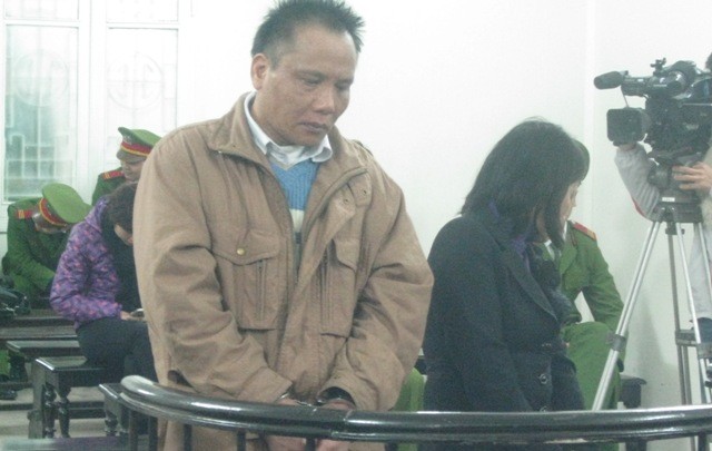 Cặp tình nhân ném mìn vào nhà hàng xóm lĩnh án Đôi tình nhân trong phiên xử ngày 19/2