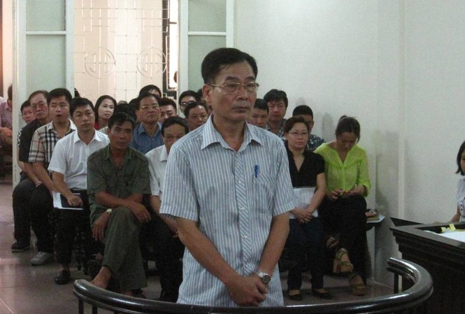 Án “bèo” cho cựu Chi cục trưởng thi hành án dân sự Mức án được cho là khá nhẹ đối với hành vi phạm tội của bị cáo