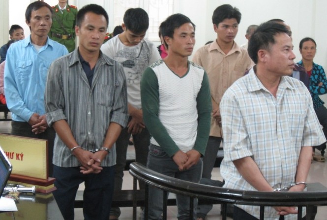 Dùng gậy đập bôm bốp đầu hàng xóm chỉ vì... bật đài to Chỉ vì thiếu kiềm chế, trọng án không đáng có đã xảy ra.