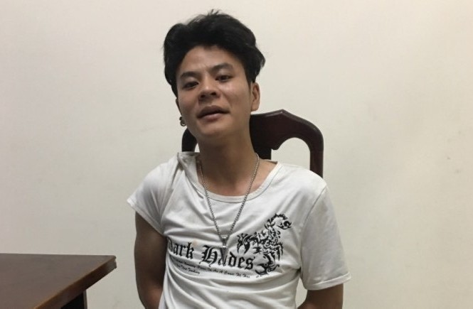 Gã trai 21 tuổi giả là... trộm để lừa tiền nạn nhân Phúc tại trụ sở cảnh sát