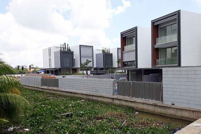 Siết tình trạng doanh nghiệp bất động sản làm ăn bát nháo Nghị định 139 cũng quy định xử phạt nhiều hành vi vi phạm khác liên quan đến chủ đầu tư xây dựng, kinh doanh bất động sản không đúng quy định.
