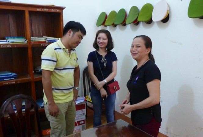 Trả lại 300 triệu đồng cho khách bỏ quên trong quán cà phê Trả lại 300 triệu đồng cho khách bỏ quên trong quán cà phê