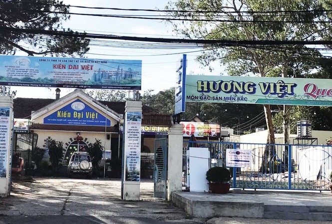 'Phù phép' giấy tờ, qua mặt Sở Xây dựng để cất nhà trong biệt thự cổ Khuôn viên biệt thự cổ mọc lên hàng loạt hàng quán