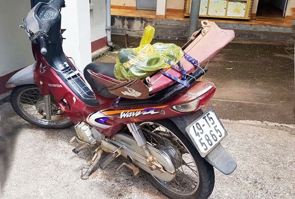 Hai anh em chém tài xế xe ôm để cướp chiếc xe máy tang vật