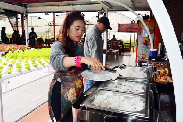 Chiêu đãi buffet chay cho hàng ngàn du khách tại Đà Lạt Buffet chay miễn phí tại Đà Lạt