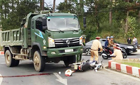 Liên tiếp 2 vụ tai nạn trên Quốc lộ 20, 4 người thương vong Hiện trường vụ tai nạn trước Bến xe liên tỉnh Lâm Đồng