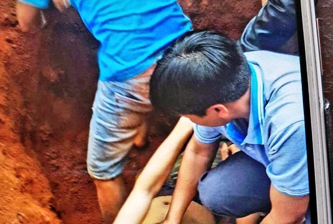 Sạt lở đất khi làm nhà, 3 người thương vong Hiện trường vụ sạt lở đất khiến 3 người thương vong (ảnh người dân cung cấp)
