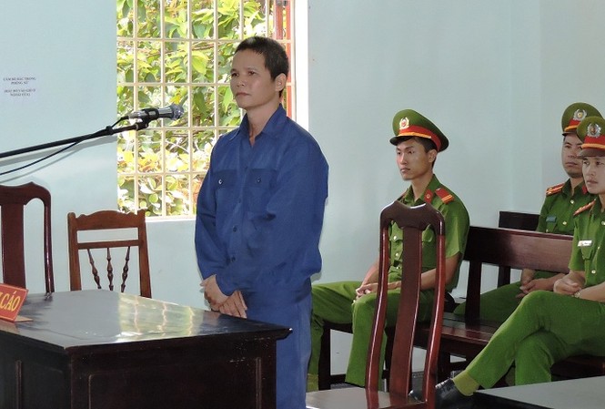 Bị cáo tố bị vu khống đưa 50 triệu đồng 'bồi dưỡng' công an Bị cáo Phương tại phiên xét xử sơ thẩm.