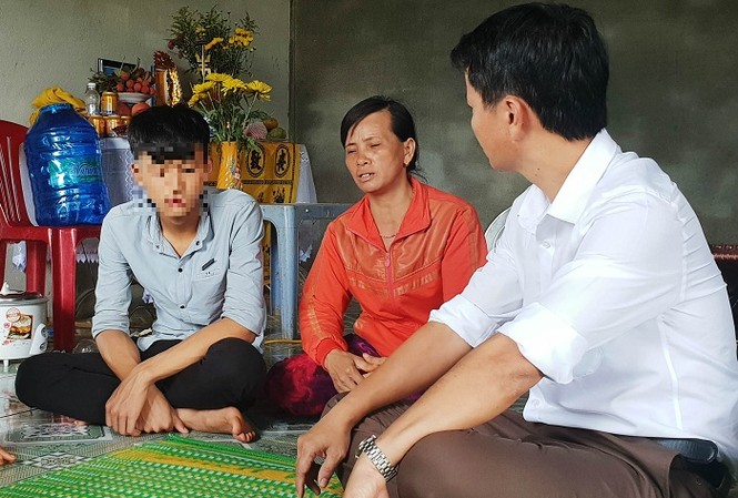 Trung tá công an lái xe tông chết người có thể bị khởi tố hình sự Anh Tuấn vẫn còn bàng hoàng khi mẹ em bị tử vong do tai nạn giao thông