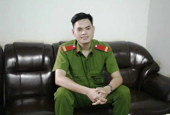 Chiến sĩ công an đạt điểm 10 môn Lịch sử Trung sĩ Lê Văn Mông
