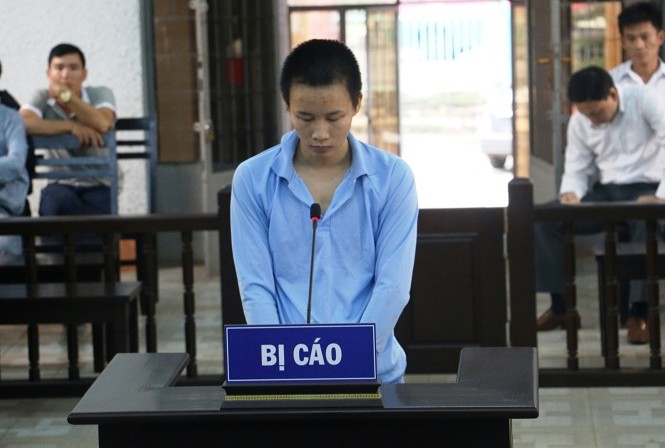 'Yêu' bạn gái 12 tuổi, thanh niên lĩnh 8 năm tù Bị cáo Thìn tại phiên xét xử sáng nay