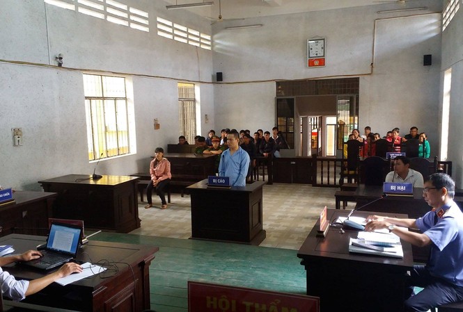Bố bị đâm chết do say rượu đánh đuổi vợ con Bị cáo Toại tại phiên xét xét xử sơ thẩm