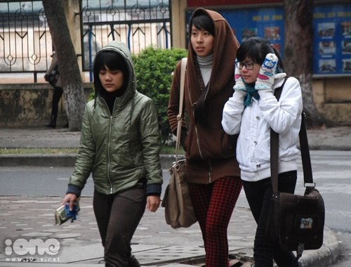 Teen TP.HCM đến trường trong tiết trời 'mười năm có một' Teen TP.HCM đến trường trong tiết trời 'mười năm có một'