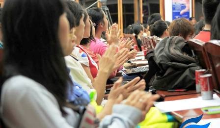 Sinh viên ra trường ‘nóng lòng’ được thăng chức Sinh viên ra trường ‘nóng lòng’ được thăng chức