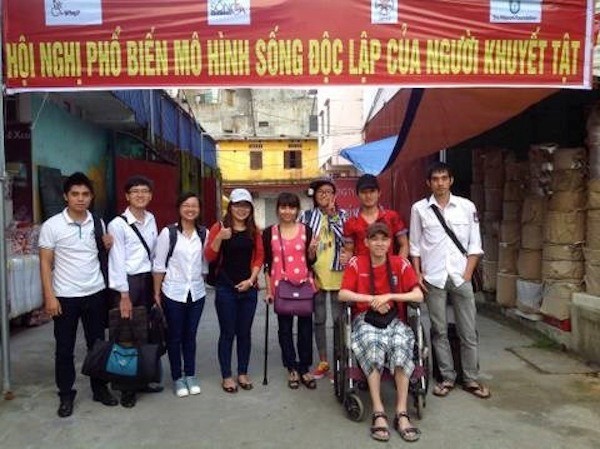 Ngồi xe lăn làm giảng viên đại học Ngồi xe lăn làm giảng viên đại học