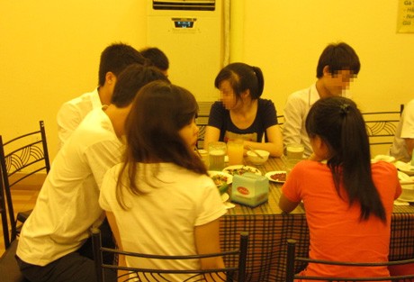 Phát hoảng với tiệc tất niên của giới trẻ Phát hoảng với tiệc tất niên của giới trẻ