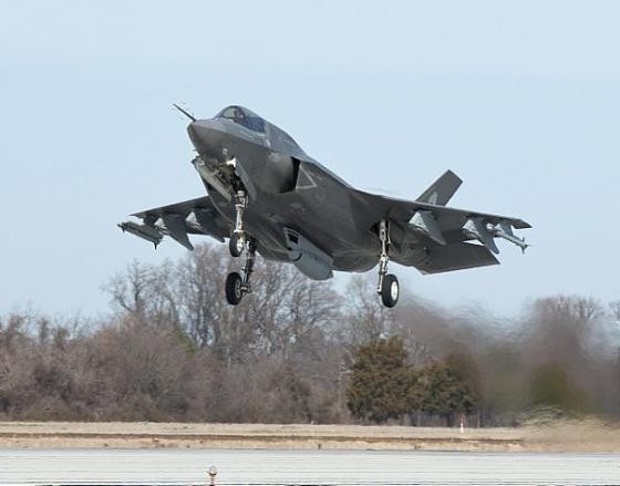 Mỹ ‘dài cổ’ chờ siêu tiêm kích F-35B Mỹ ‘dài cổ’ chờ siêu tiêm kích F-35B