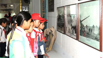 Bảo tàng khuyến khích khách thăm quan là HSSV Bảo tàng khuyến khích khách thăm quan là HSSV