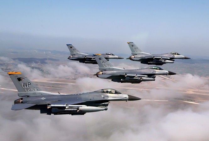 Hẩm hiu số phận 300 chiến đấu cơ F-16 Fighting Falcon Hẩm hiu số phận 300 chiến đấu cơ F-16 Fighting Falcon