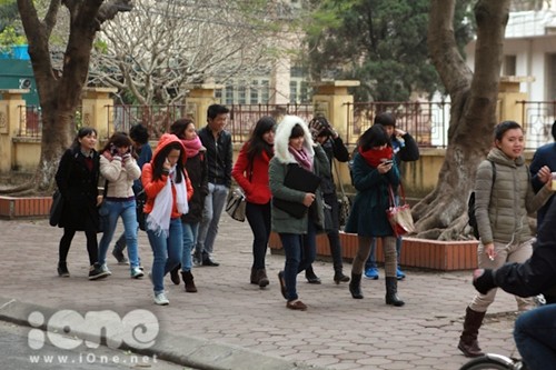 Teen Hà Nội co ro đi học trong ngày rét hại Teen Hà Nội co ro đi học trong ngày rét hại
