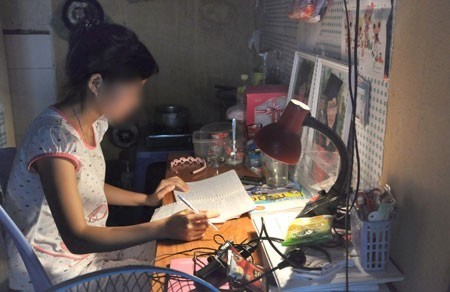 Gian truân nữ sinh vác bụng bầu lên giảng đường Gian truân nữ sinh vác bụng bầu lên giảng đường