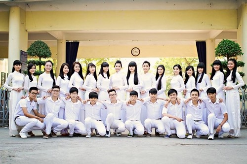 Nữ sinh Đà Nẵng đọ sắc với áo dài tinh khôi Nữ sinh Đà Nẵng đọ sắc với áo dài tinh khôi