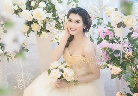Nữ sinh Hàng không tuổi 19 xinh tươi khoe sắc thắm Nữ sinh Hàng không tuổi 19 xinh tươi khoe sắc thắm