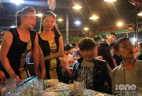 Làm PG bia rượu, bị bạn bè khinh là gái hư Làm PG bia rượu, bị bạn bè khinh là gái hư