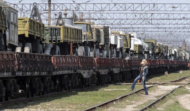 Nga giao trả thiết bị quân sự cho Ukraine trong tháng 6 Nga giao trả thiết bị quân sự cho Ukraine trong tháng 6