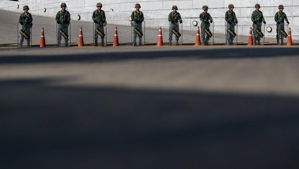 Quân đội triệu tập cựu Thủ tướng Yingluck và hàng chục chính trị gia Quân đội triệu tập cựu Thủ tướng Yingluck và hàng chục chính trị gia