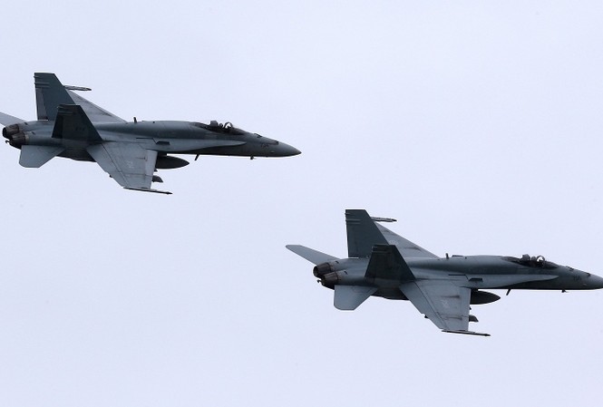 Canada lần đầu không kích phiến quân IS ở Iraq Canada lần đầu không kích phiến quân IS ở Iraq