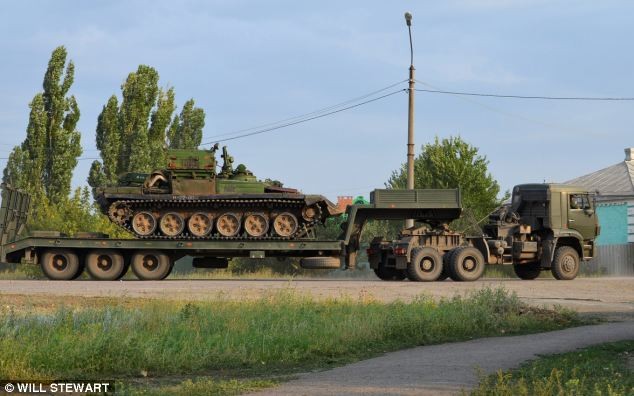 Đoàn xe quân sự ‘bí ẩn’ bất ngờ xuất hiện gần Donetsk Đoàn xe quân sự ‘bí ẩn’ bất ngờ xuất hiện gần Donetsk
