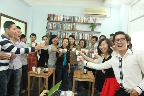 Người trẻ bên kệ sách chuyên ngành ibookstop vừa ra mắt phòng đọc ngày 12/10/2014, tại tòa nhà tân Đại Nam (98 Thích Quảng Đức, Phú Nhuận, TP. HCM).