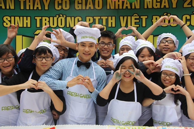 Hình ảnh học trò tri ân thầy cô trên khắp cả nước Hình ảnh học trò tri ân thầy cô trên khắp cả nước
