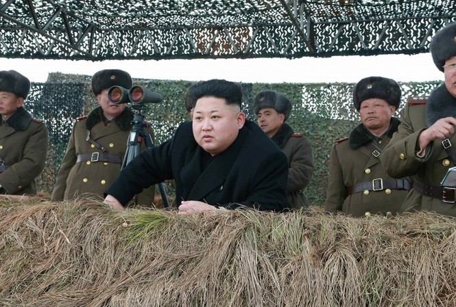 Kim Jong-un chỉ đạo diễn tập đánh chìm tàu sân bay Nhà lãnh đạo CHDCND Triều Tiên Kim Jong-un thị sát một cuộc diễn tập quân sự