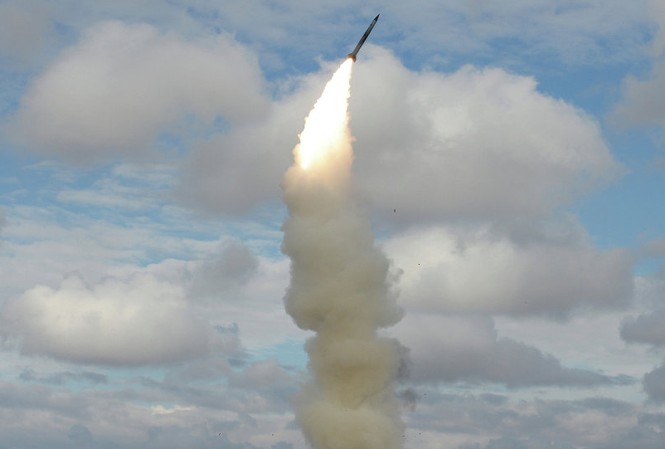 Nga đồng loạt khai hỏa tên lửa S-300 và S-400 Nga đồng loạt khai hỏa tên lửa S-300 và S-400