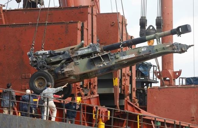 Lebanon dùng siêu pháo M198 Howitzers chống IS Lebanon dùng siêu pháo M198 Howitzers chống IS