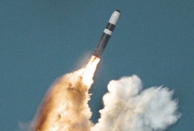 Mỹ thử thành công tên lửa Trident II D5 lần thứ 155 từ tàu ngầm Một vụ thử nghiệm tên lửa đạn đạo Trident II D5 của Hải quân Mỹ.
