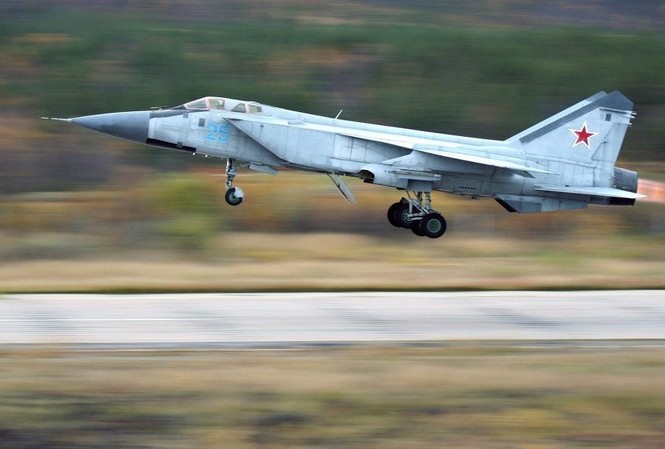 Tiêm kích MiG-31 Nga bất ngờ khai hỏa trên biển Barents Tiêm kích đánh chặn MiG-31