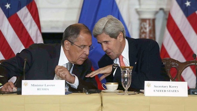 Nga-Mỹ chuẩn bị đối thoại quân sự về chiến dịch không kích Syria Ngoại trưởng Nga Sergey Lavrov (trái) và người đồng cấp Mỹ John Kerry. (Nguồn: ABC News)