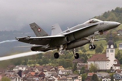 Thụy Sĩ từ chối xin lỗi vụ F/A-18 áp sát máy bay Nga Chiến đấu cơ F/A-18 của Thụy Sĩ. Ảnh: Reuters
