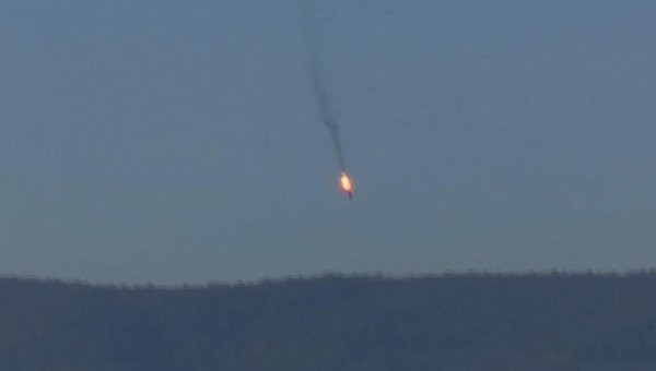 Thổ Nhĩ Kỳ bắt giữ phi công bắn hạ Su-24 Nga Chiếc Su-24 của Nga bị bắn hạ hôm 24/11/2015 trên biên giới Syria - Thổ Nhĩ Kỳ. Ảnh: AP